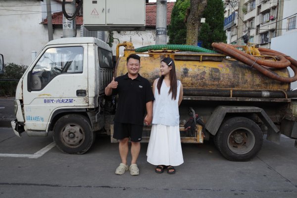 牛宝宝 95后“掏二代”: 上班开清粪车下班开奔驰, 幼师女友为他辞职千里奔现