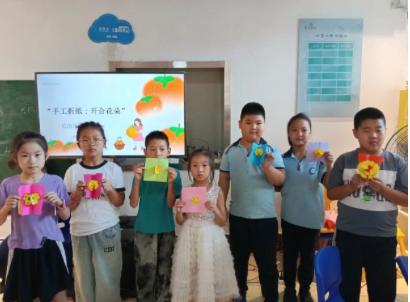 鑫月配 任城区长沟镇开展“开合花朵绽放创意与欢乐”手工折纸活动